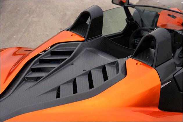 Im Falle eines Überschlags bieten die integrierten Überrollbügel Schutz