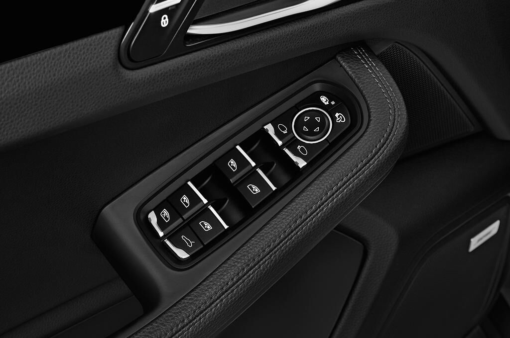 Porsche Macan (Baujahr 2019) - 5 Türen Bedienungselemente Tür