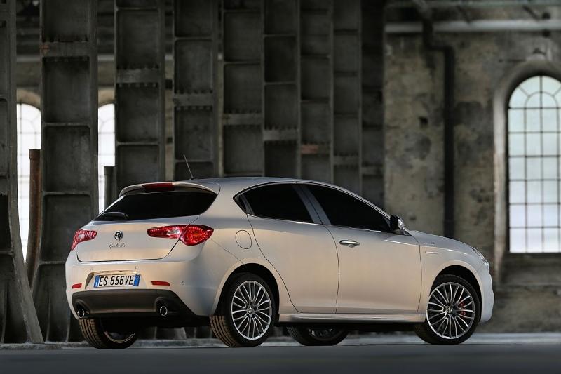 Die aktuelle Alfa Romeo Giulietta hat wieder rundlichere Formen