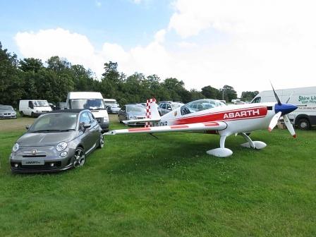 Das passende Flugzeug zum Auto.