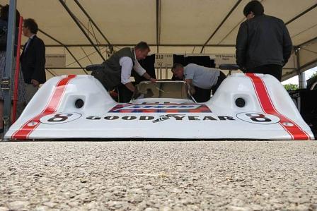 Tiefer als der Lola-Chevrolet T310 aus dem Jahr 1973 geht es kaum.