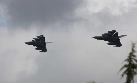 Zwei Düsenjäger des Typs Tornado GR4 sorgten zwischenzeitlich für steife Hälse.
