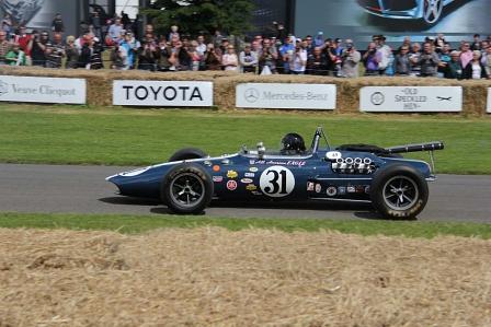 Ebenfalls von einer Rennfahrerlegende, nämlich Brian Redman, gesteuert: der Eagle-Weslake T1G mit zwölf Zylindern.