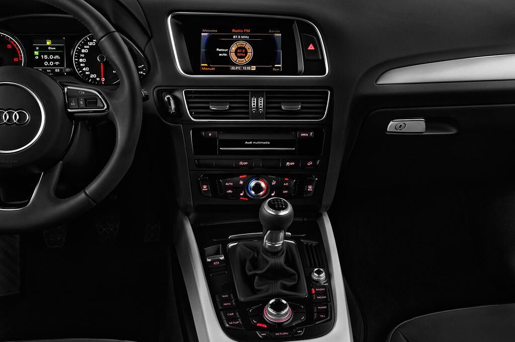 Audi Q5 (Baujahr 2016) - 5 Türen Mittelkonsole