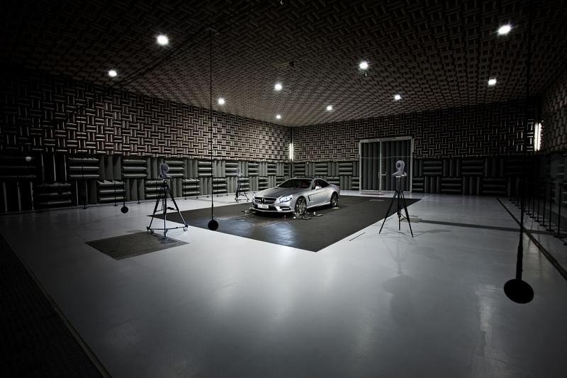 Die riesige Mercedes-Benz Sound-Halle