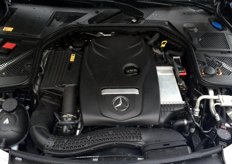 Mercedes C 200 - der etwas seelenlose Zweiliter-Turbo leistet 184 PS