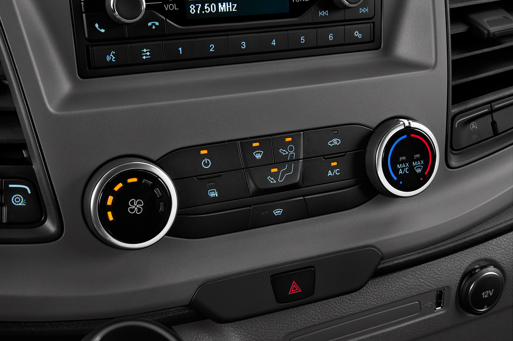 Ford Transit Custom (Baujahr 2021) Trend 4 Türen Temperatur und Klimaanlage