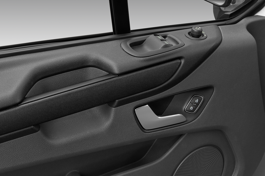 Ford Transit Custom PHEV (Baujahr 2022) Trend 4 Türen Bedienungselemente Tür