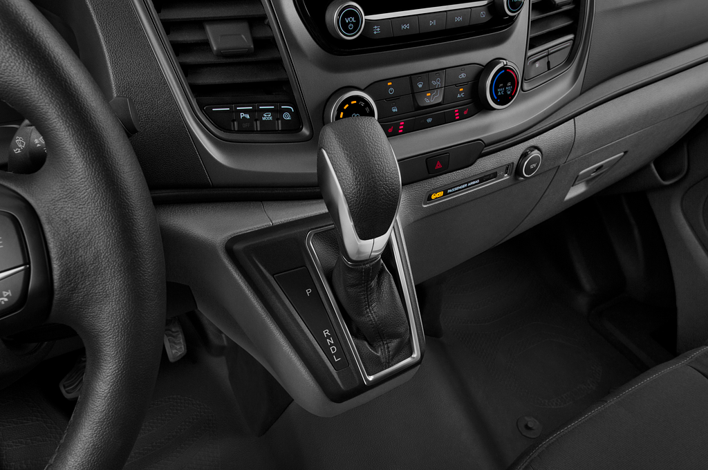 Ford Transit Custom PHEV (Baujahr 2022) Trend 4 Türen Schalthebel