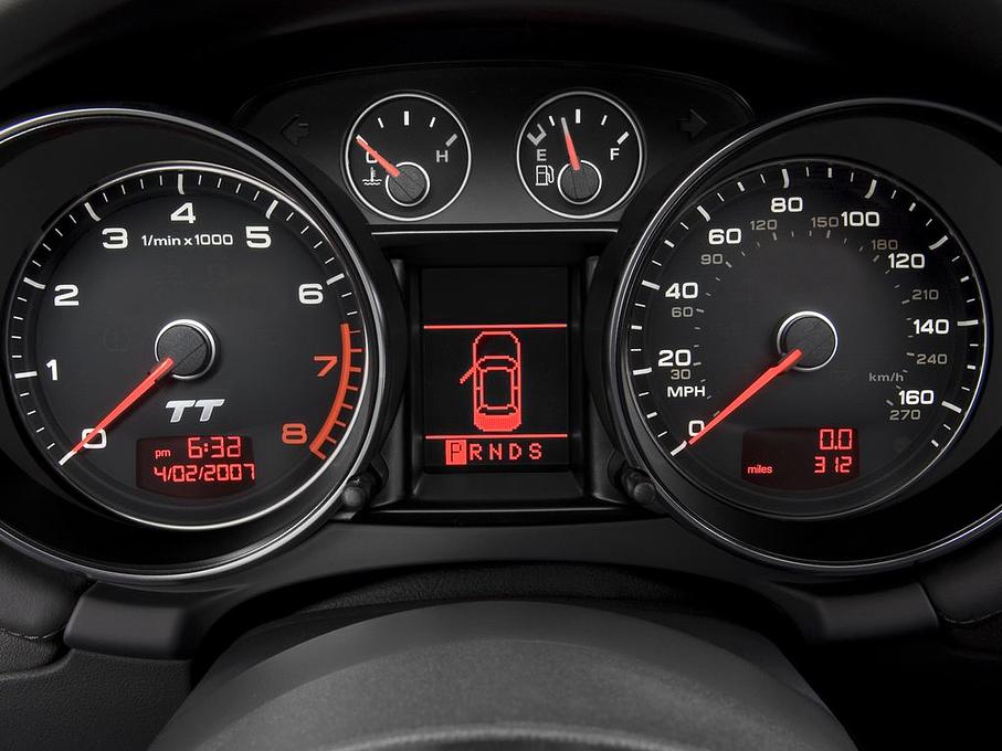 Audi TTS (Baujahr 2010) - 3 Türen Tacho und Fahrerinstrumente