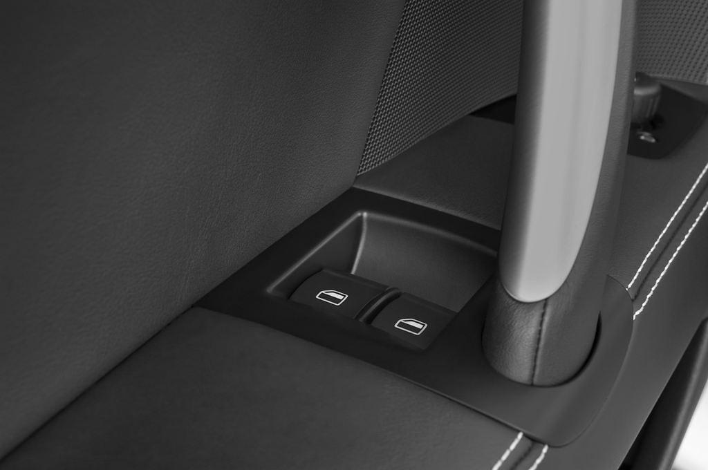 Audi TTS (Baujahr 2011) - 3 Türen Bedienungselemente Tür