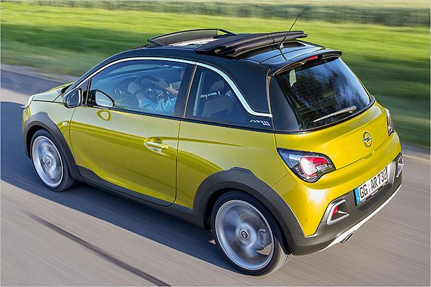 Neu an Front- und Heckschürze sind die C-förmigen Elemente aus Metall und ein kleiner Unterfahrschutz