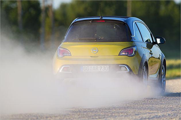 Für Schotterwege reicht das Crossover-Paket des Rocks allemal