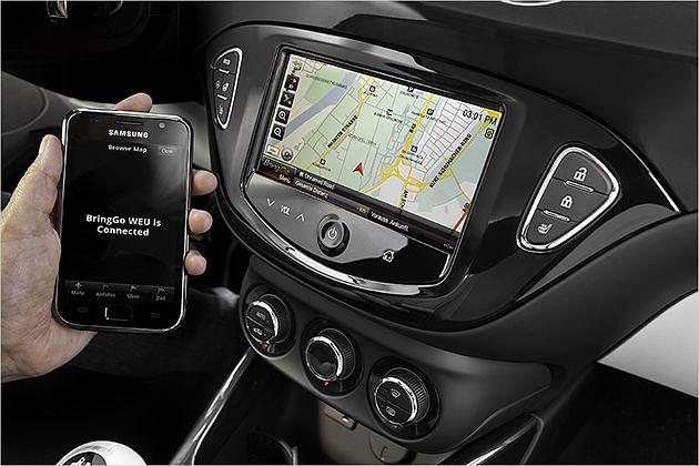 Das 300 Euro teure IntelliLink-System gibt es auch im Rocks. Die Navigation über App funktionierte in der Regel recht gut