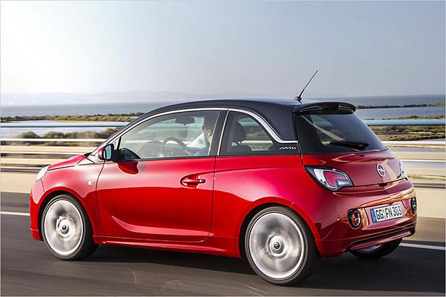 Den Adam gibt es ab 11.750 Euro. Mit dem neuen Dreizylinder-Turbo kostet er mindestens 16.150 Euro