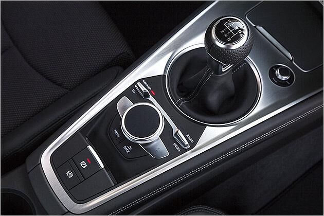 Kurze Wege, exakte Führung: Die serienmäßige Sechsgang-Schaltung reicht völlig aus