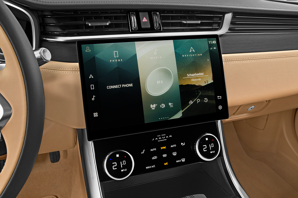 Jaguar XF (Baujahr 2021) SE 4 Türen Mittelkonsole