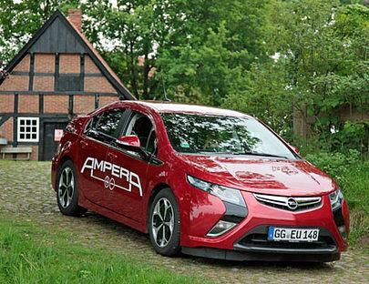 Der Opel Ampera flüstert sauber ans Ziel.