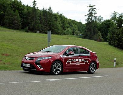 Der Opel Ampera macht deutlich auf sich aufmerksam. Bereits 6.500 Bestellungen liegen vor.