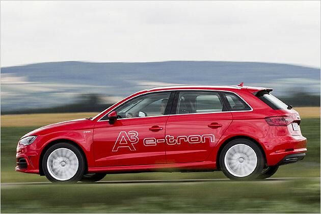 Das Hybridmodell lässt sich nur an den Schriftzügen erkennen - und die große Schrift fehlt bei den Serienautos