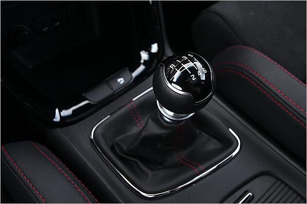 Die Sechsgang-Schaltung arbeitet knackig. Eine Automatik wäre hier völlig fehl am Platze