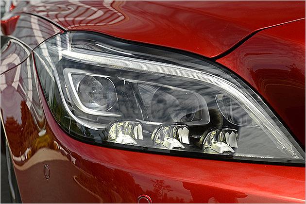 Besonders stolz ist Mercedes auf die so genannten LED-Multibeam-Scheinwerfer