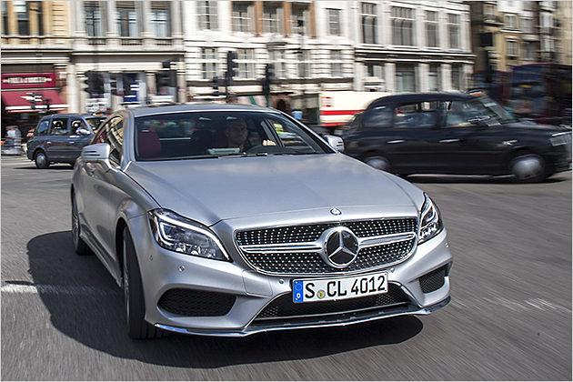 Mit der geändeterten Frontpartie rückt der Mercedes CLS näher an das neue S-Klasse Coupé