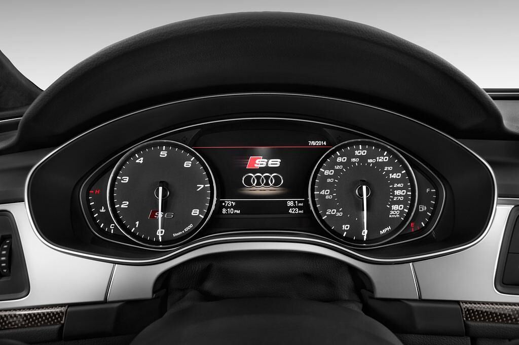 Audi S6 (Baujahr 2014) - 4 Türen Tacho und Fahrerinstrumente