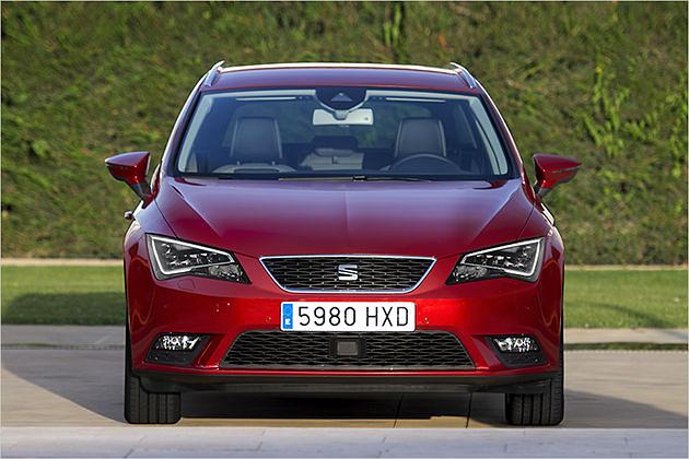 Leicht aggressiv schaut der Spanier nach vorn