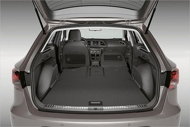 Beim Umlegen entstehen eine ebene Ladefläche und 1.470 Liter Lagerraum