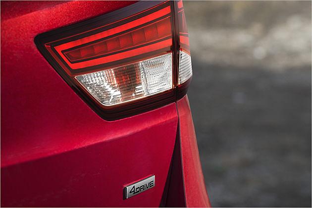 Beim FR erstrahlen die Heckleuchten mit LED-Technik