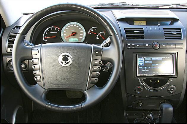 Die vielen Knöpfe am Lenkrad verwirren ein wenig