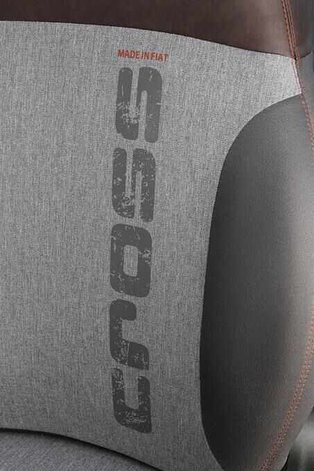 Materialmix an der Rückenlehne.