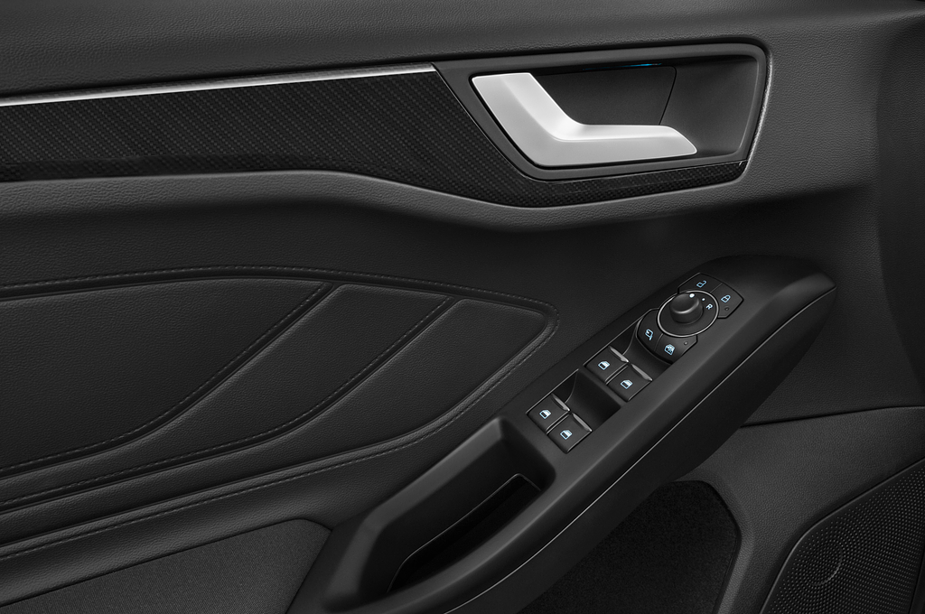 Ford Focus Turnier (Baujahr 2023) ST-Line 5 Türen Bedienungselemente Tür