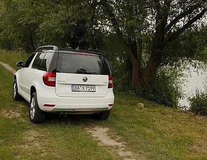 Der Skoda Yeti an der Ems.