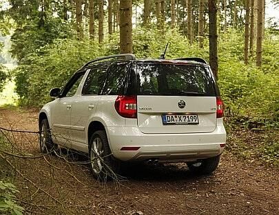Der Skoda Yeti mit neuen Rückleuchten. Für die Farbkombination weiß/schwarz fallen noch einmal 320 Euro an.