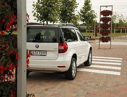 Die 17 Zoll-Felgen wirken in den großen Radkästen fast ein wenig verloren.