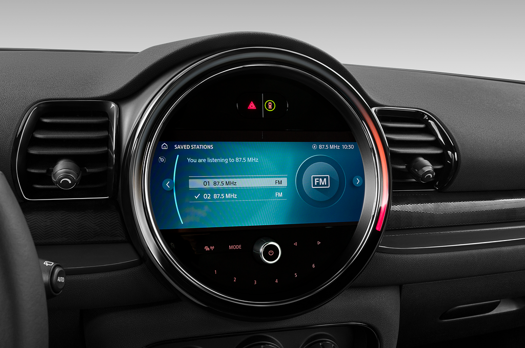 MINI Clubman (Baujahr 2022) Cooper Essential 5 Türen Radio und Infotainmentsystem