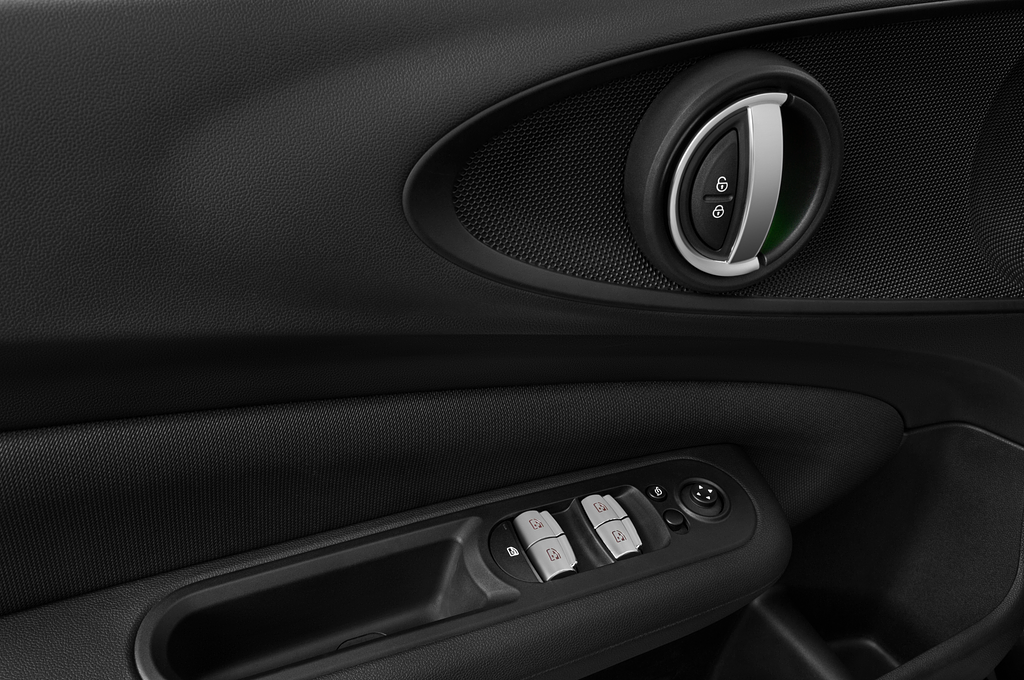 MINI Clubman (Baujahr 2022) Cooper Essential 5 Türen Bedienungselemente Tür