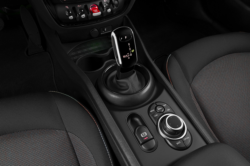 MINI Clubman (Baujahr 2022) Cooper Essential 5 Türen Schalthebel