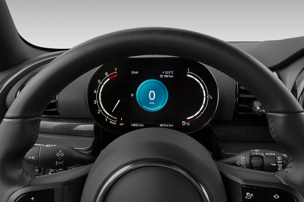 MINI Clubman (Baujahr 2022) Cooper Essential 5 Türen Tacho und Fahrerinstrumente
