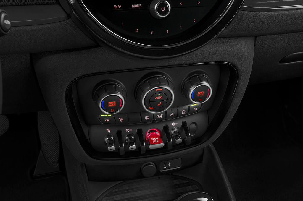 MINI Clubman (Baujahr 2022) Cooper Essential 5 Türen Temperatur und Klimaanlage