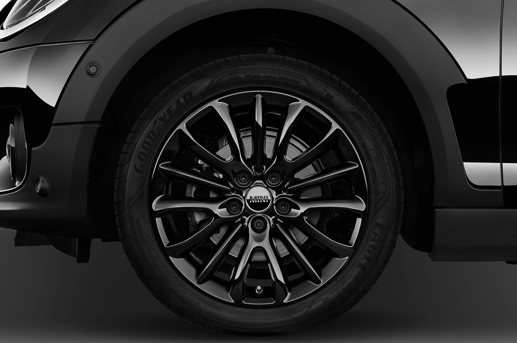 MINI Clubman (Baujahr 2022) Cooper Essential 5 Türen Reifen und Felge