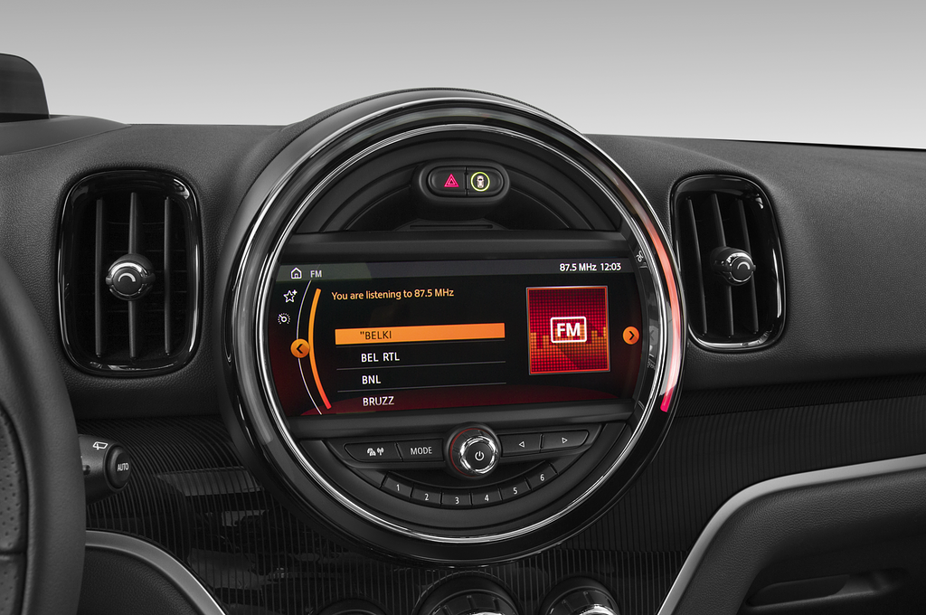 MINI Countryman (Baujahr 2020) Cooper SE ALL4 5 Türen Radio und Infotainmentsystem