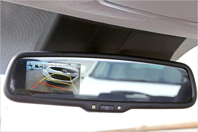 Hightech bietet der i20 nur wenig. Die Rückfahrkamera mit Anzeige im Innenspiegel gehört dazu