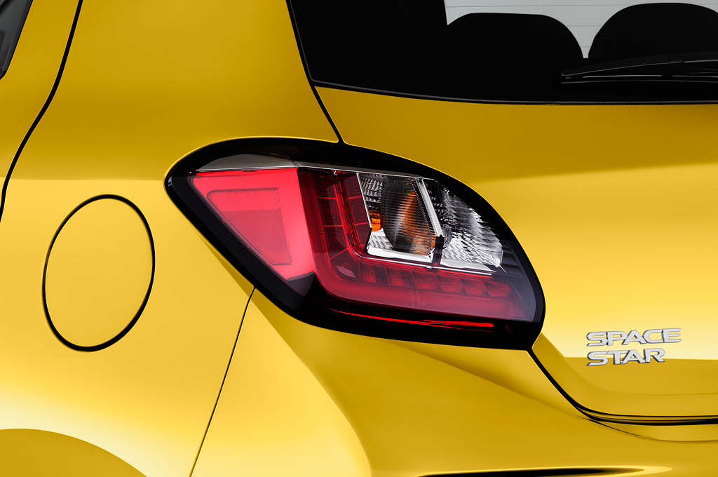 Mitsubishi Space Star (Baujahr 2020) Intro Edition + 5 Türen Rücklicht