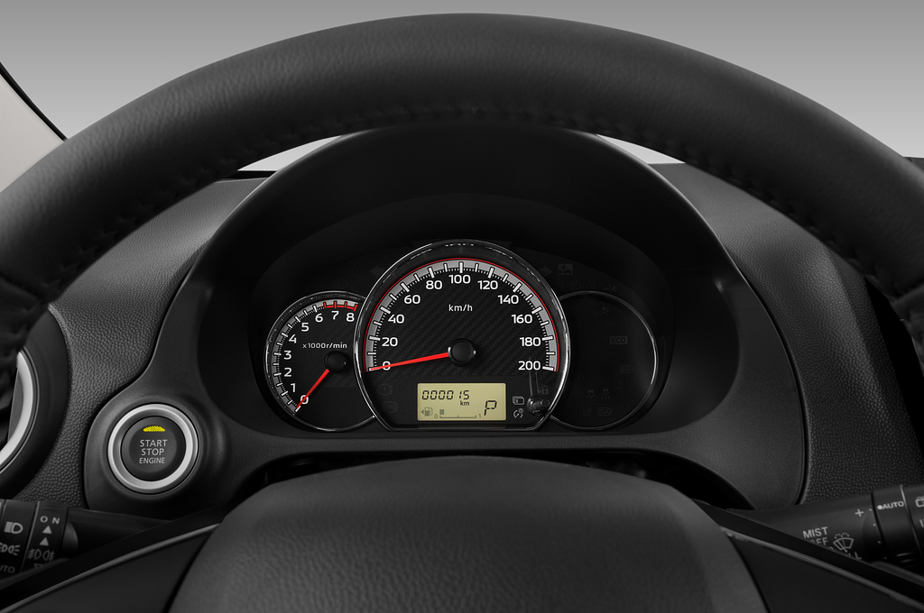 Mitsubishi Space Star (Baujahr 2020) Intro Edition 5 Türen Tacho und Fahrerinstrumente