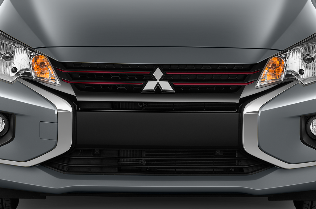 Mitsubishi Space Star (Baujahr 2020) Intro Edition 5 Türen Kühlergrill und Scheinwerfer