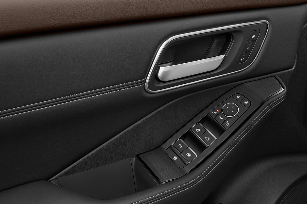 Nissan X-Trail (Baujahr 2023) e-Power Tekna 5 Türen Bedienungselemente Tür