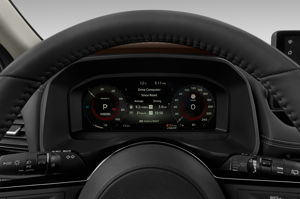 Nissan X-Trail (Baujahr 2023) e-Power Tekna 5 Türen Tacho und Fahrerinstrumente